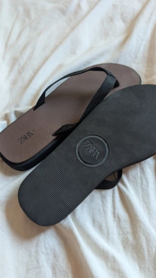 Chanclas Zara Marrones y Negras
