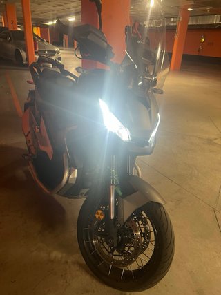 Honda X-ADV 750 Gris