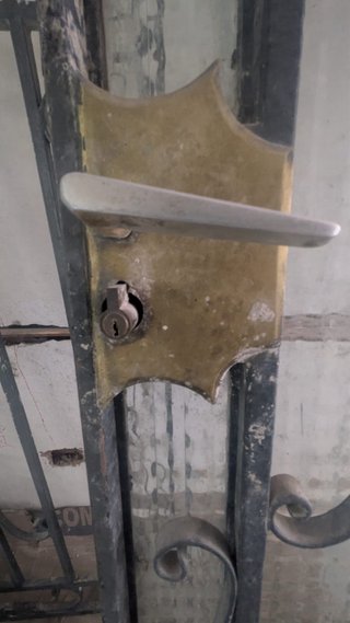 Puerta de forja con cristal 96x200