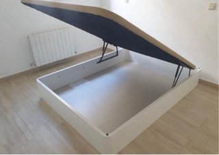 Sofa , cama , mesa