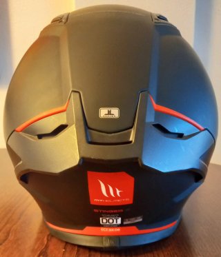 Casco de moto MT Helmets negro mate.