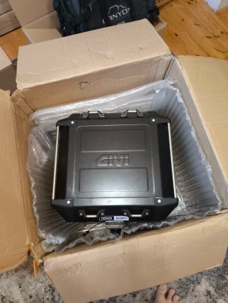 Baúl Givi Trekker Outback 42L