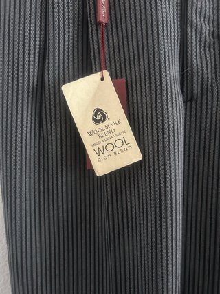 Pantalón de vestir hombre rayas diplomaticas.