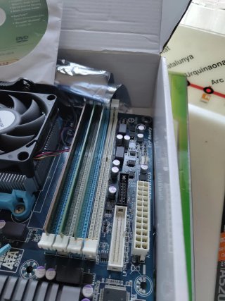 Gigabyte A75M-UD2H P.b  AMD+ cpu dualcore+ram8gb