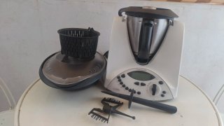 Thermomix TM31 con accesorios. Para piezas