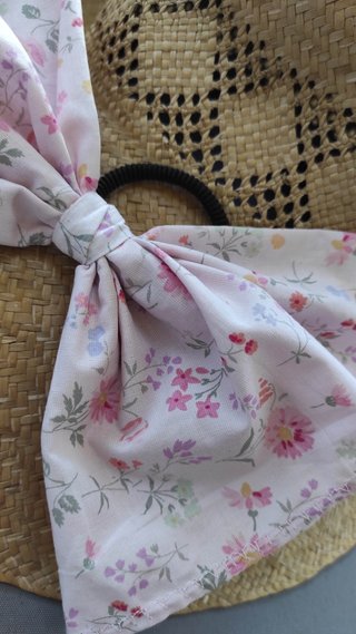 Coletero con lazada floral
