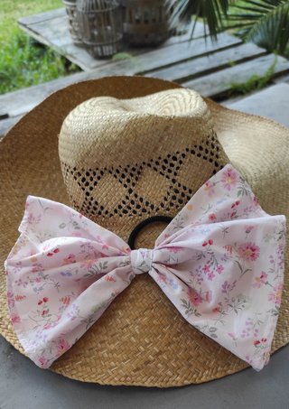 Coletero con lazada floral