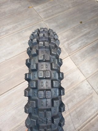 Rueda de moto Michelin tracker