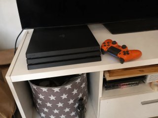 Ps4 Pro 1TB + Mando Naranja