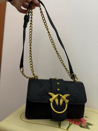Borsa mood Pinko Nera con Dettagli Oro Acqu.. 60€