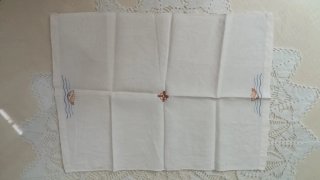 Estola litúrgica roja con cruces