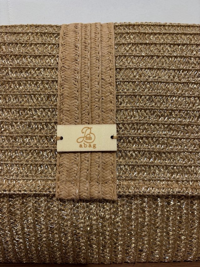 Bolso Clutch Dorado Tejido con Cadena