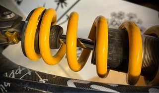 Amortiguador Öhlins TTX 22M