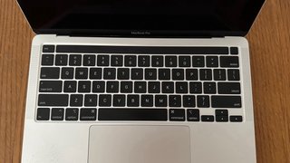 MacBook Pro 13 Intel i5 2020 precio negociable