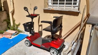 Scooter elettrico per disabili rosso