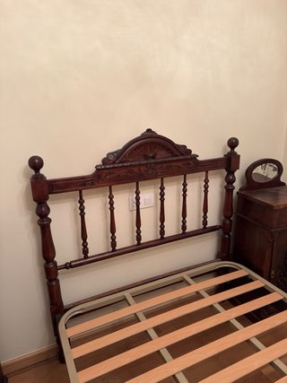 Cama antigua madera maciza con cabecero