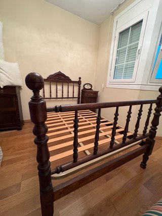 Cama antigua madera maciza con cabecero