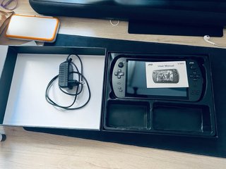 Consola JXD S7800A con caja y manual.