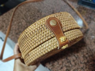 Bolso redondo de mimbre