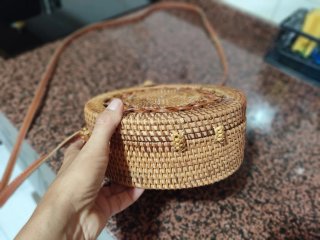 Bolso redondo de mimbre