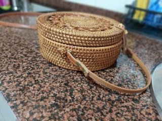 Bolso redondo de mimbre