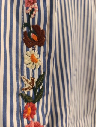 Blusa Stradivarius Rayas Bordada Talla M