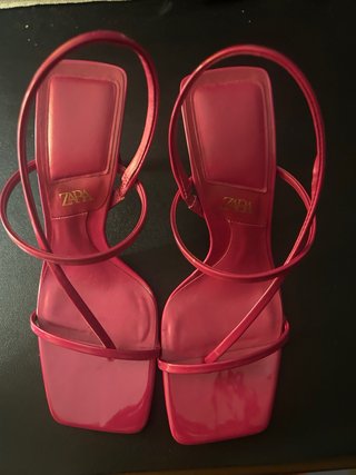 Sandalias Zara tiras fucsia tacón 10 cm