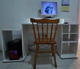 Ordenador completo con todo, mas mesa y silla