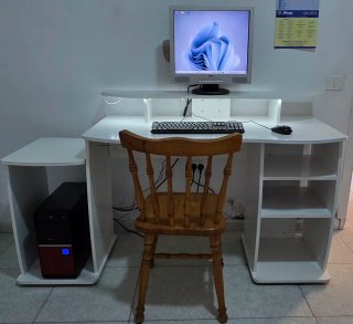 Ordenador completo con todo, mas mesa y silla