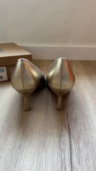 Zapatos de tacón dorados MARYPAZ talla 40
