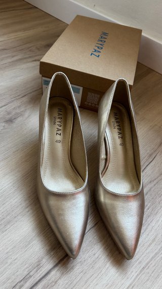 Zapatos de tacón dorados MARYPAZ talla 40