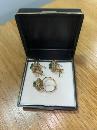 Conjunto de Joyería: Anillo y Pendientes