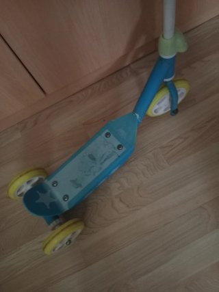 Patinete infantil 3 ruedas azul y amarillo