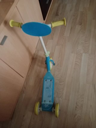 Patinete infantil 3 ruedas azul y amarillo