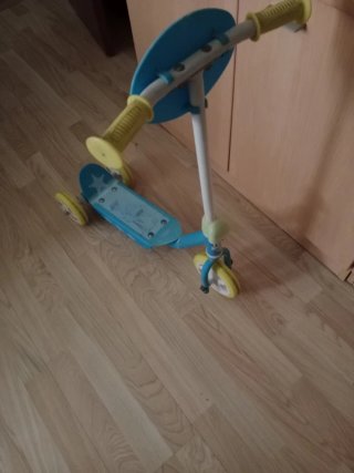 Patinete infantil 3 ruedas azul y amarillo