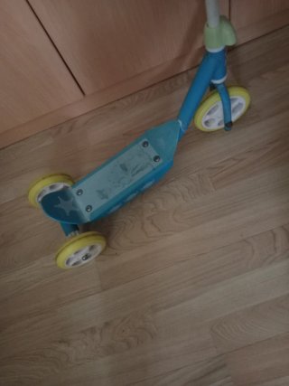 Patinete infantil 3 ruedas azul y amarillo