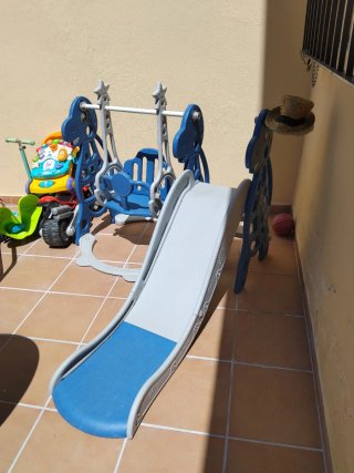 Tobogán, columpio y canasta infantil