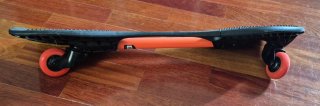 Skate 76cm Negro con Ruedas Rojas