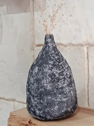 Jarrón de cerámica hecho a mano