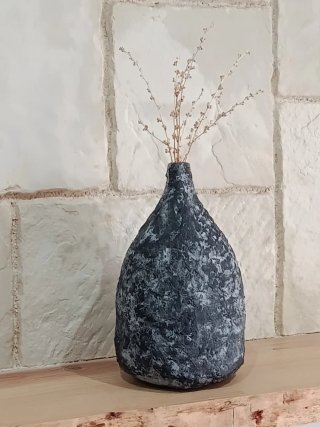 Jarrón de cerámica hecho a mano