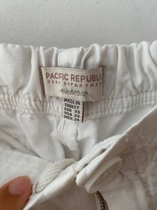 Pantalones cargo blancos