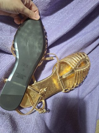 Sandalias Zara doradas