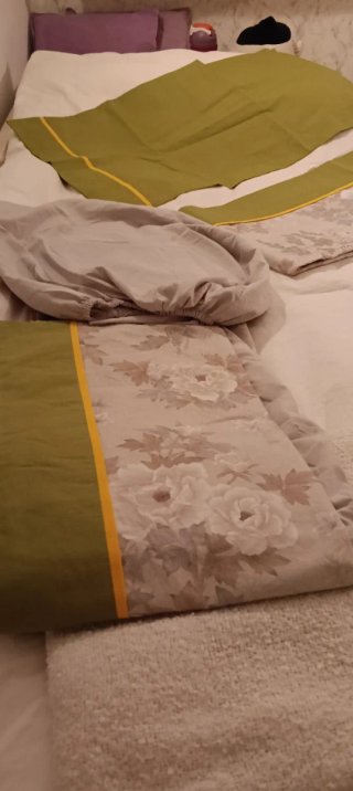 2 Juegos de sábanas beige y verde para cama de 90.