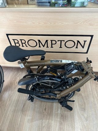 Brompton P Line 4v (2024). Manillar M
