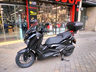 Yamaha XMAX Negra Maxi-Scooter