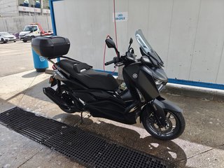 Yamaha XMAX Negra Maxi-Scooter