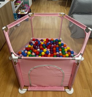 Parque de bolas infantil rosa