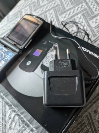 Teléfono Motorola RAZR V3 Negro/Plateado