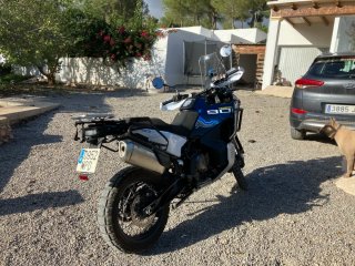 Husqvarna 901 expedition Adventure Moto
