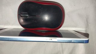 2 móviles (uno azul, uno negro)
